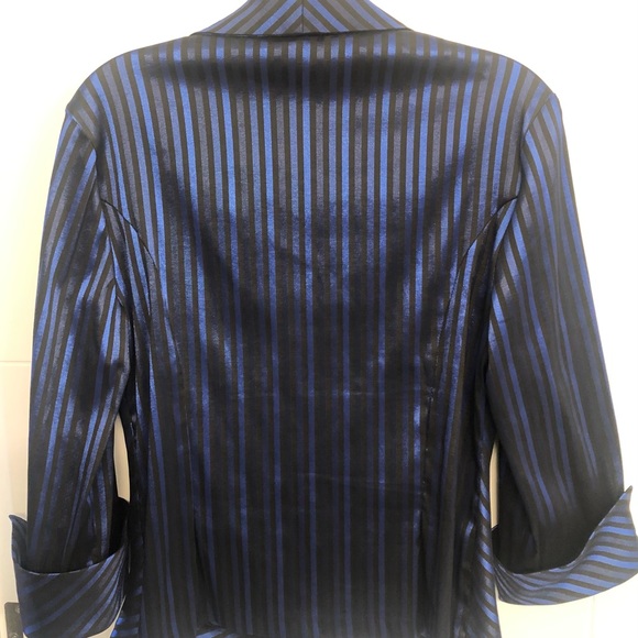 Joseph Ribkoff slip on blouse - Picture 2 of 3